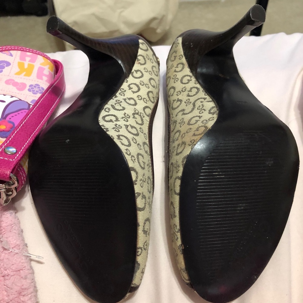 Guess - Picture 2 of 2